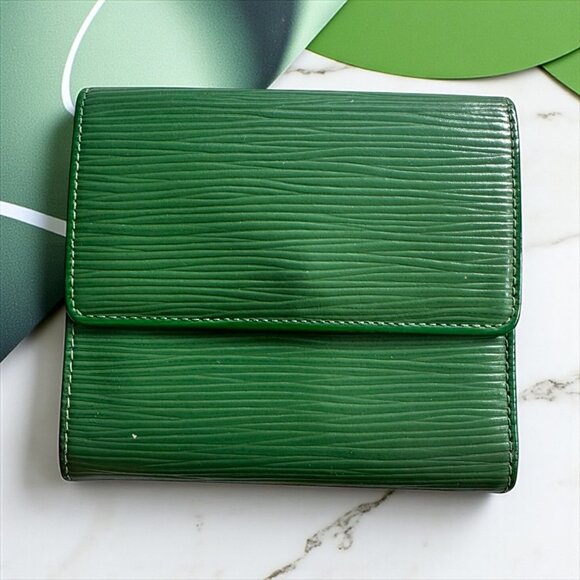 LOUIS VUITTON Green Vernis Epi Leather Snap Wallet - Picture 1 of 9